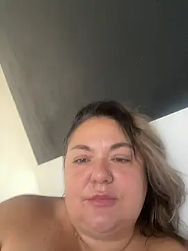 MikyVesela live cam on StripChat