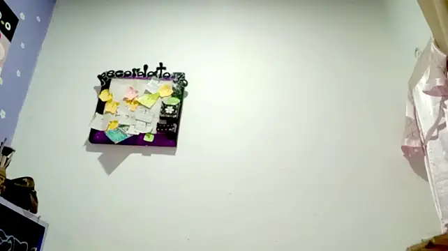 PetiteIvoryQueen19 webcam