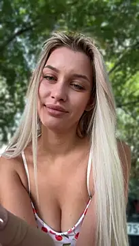 KikiWatson webcam