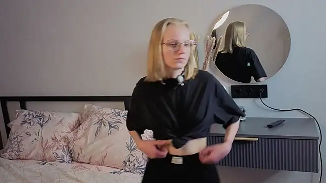 Pixiedollll webcam