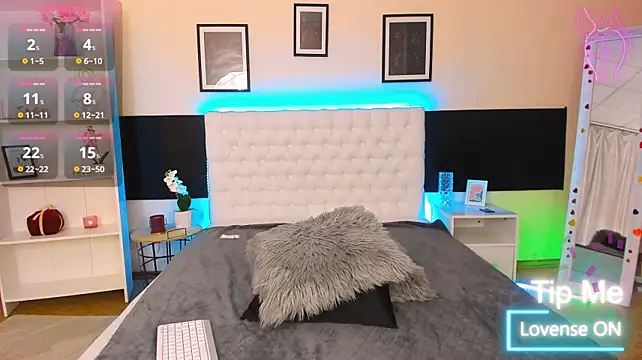 KiraNeeww webcam