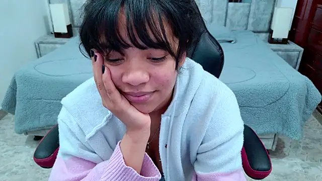 laureentt_ live cam on StripChat