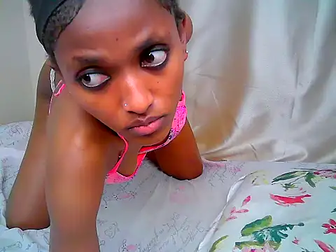 Qute_nimple live cam on StripChat
