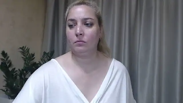 sweetpussy13 webcam