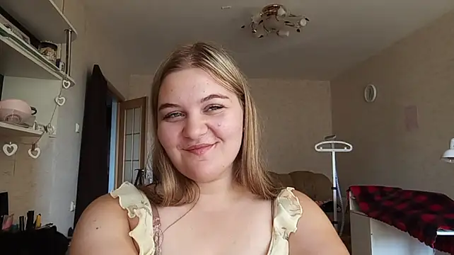 TypicalWoman webcam