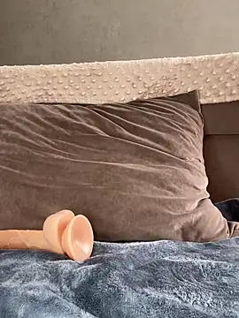 LaraVoosh webcam