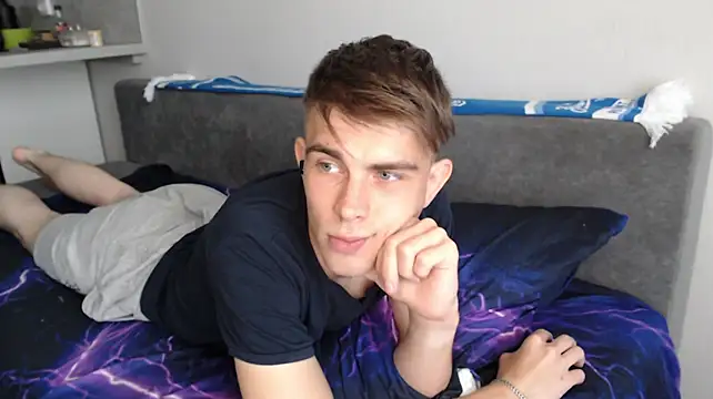 Student_Oliver live cam on StripChat
