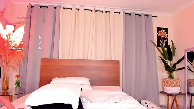 ViolettGomez_93 live cam on StripChat