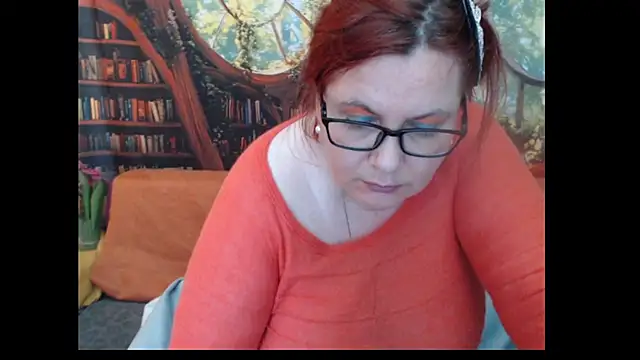 PlayfullMature live cam on StripChat