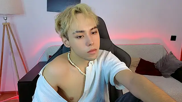 Yan_Cat live cam on StripChat