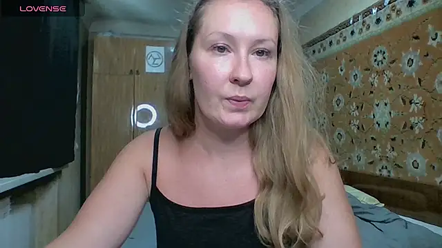 AnnaXLovers live cam on StripChat