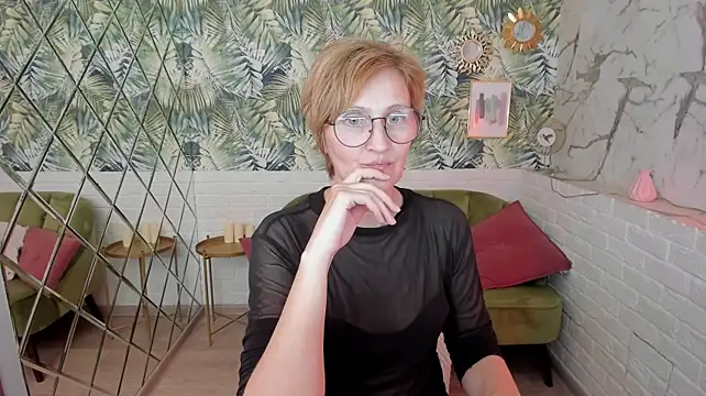 Paris_Cherry live cam on StripChat