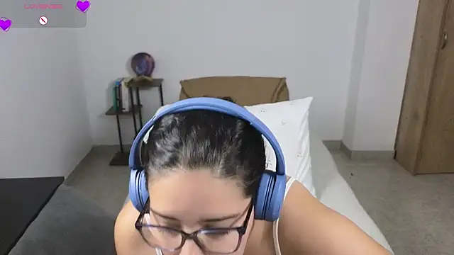 blue__moon_ live cam on StripChat
