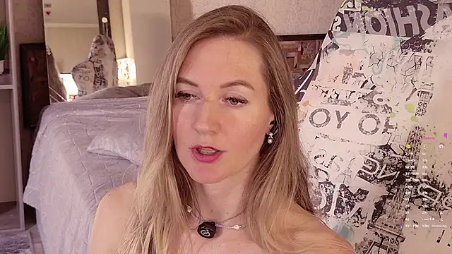 Hello_Lisha live cam on StripChat