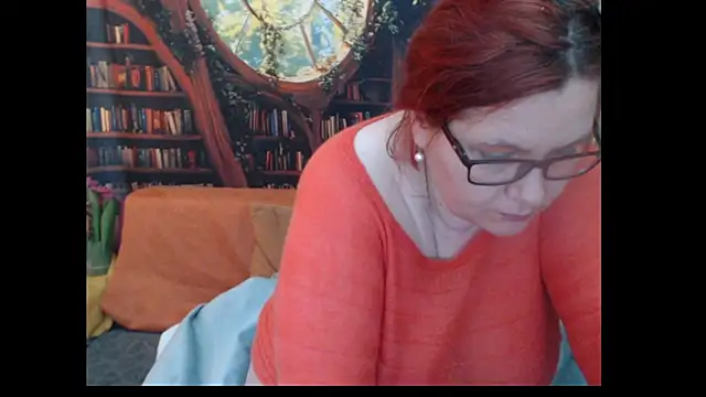 PlayfullMature webcam