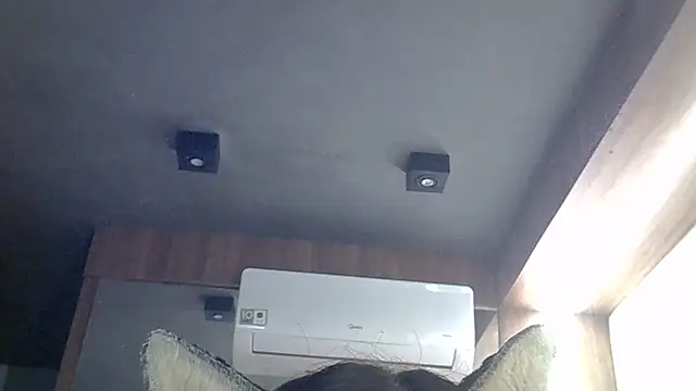 SkinnyKitten live cam on StripChat