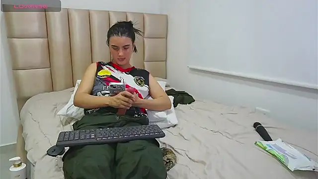 Phiamat_ live cam on StripChat
