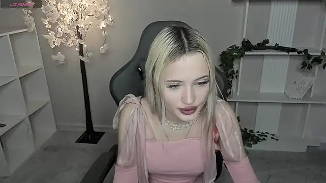 LaslyAngel live cam on StripChat