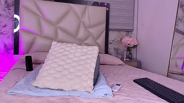 kendal_rossi live cam on StripChat