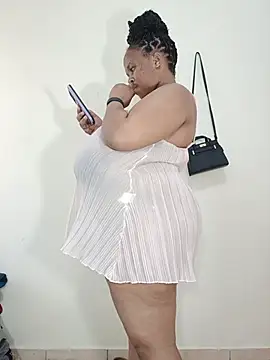HugeTitisxx webcam