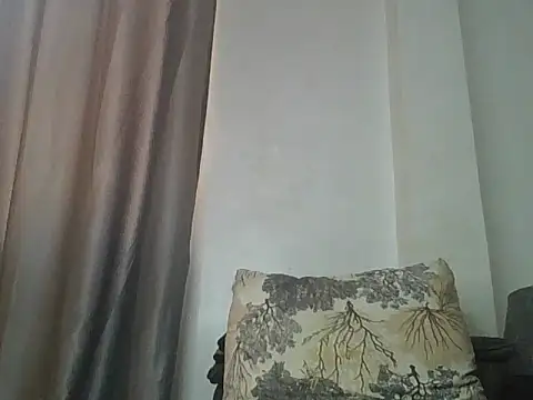 Beverly_girl1_ live cam on StripChat