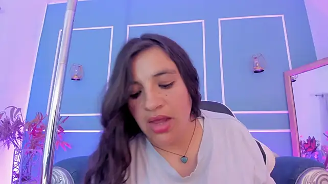 TaraTaylorr live cam on StripChat