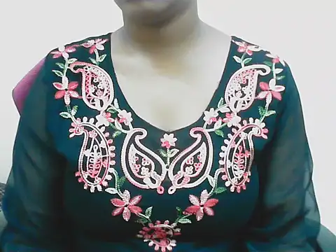 LovingPihu live cam on StripChat