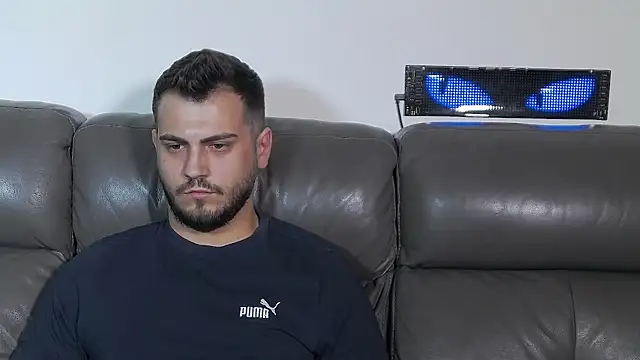 CrazyDom1 live cam on StripChat