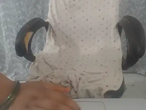 cute-priy webcam
