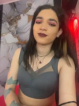 MaeveKuro webcam