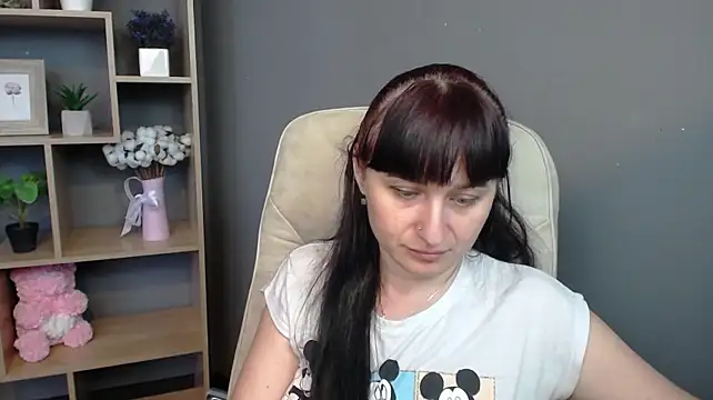 NinaFlawlees webcam