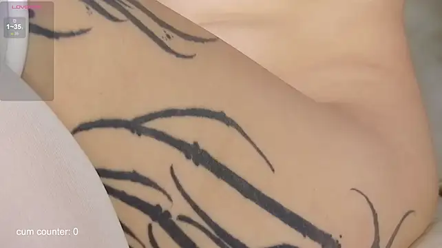 Laurainlove webcam