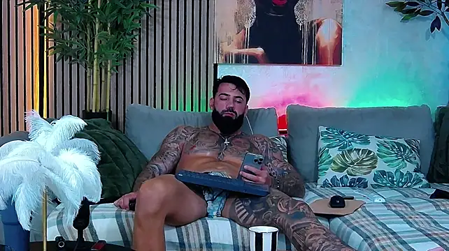 masterkingofmusclee live cam on StripChat