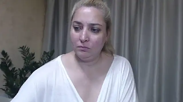 sweetpussy13 live cam on StripChat