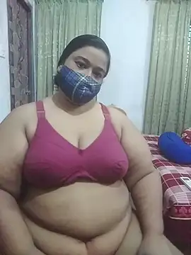 momo_loves webcam