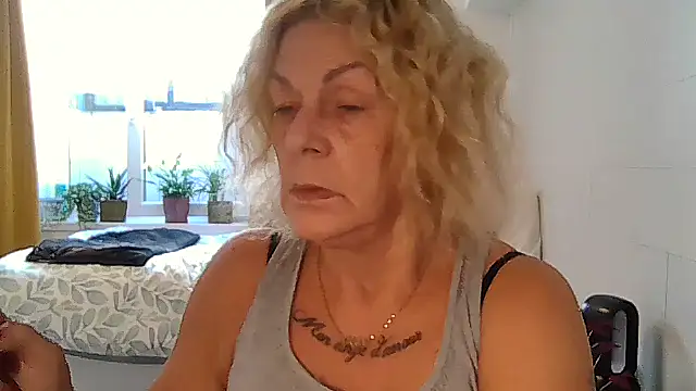 belgianshantie live cam on StripChat