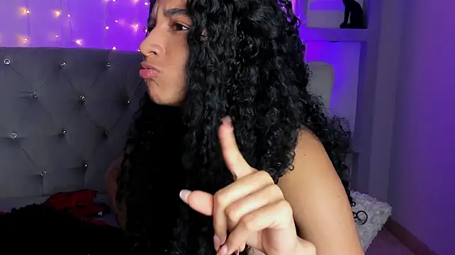 Emily_bruss live cam on StripChat