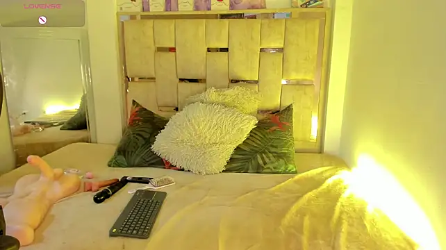 KetziaDoll_ live cam on StripChat