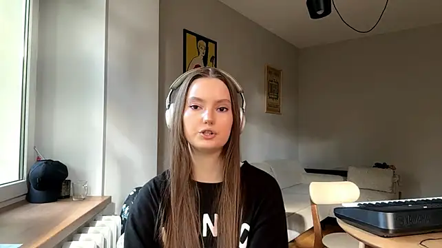 RinaCiciora live cam on StripChat