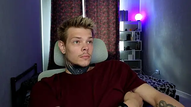 DENIS_HERE live cam on StripChat