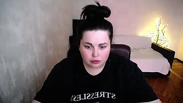 Emily_Mo live cam on StripChat