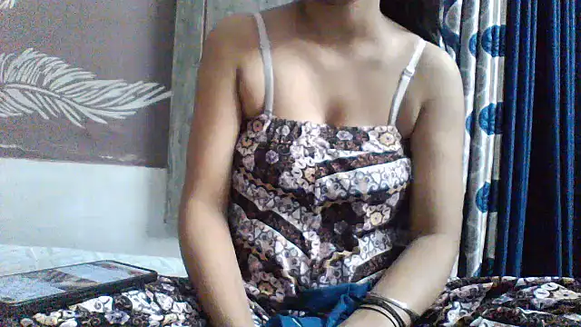 shalini_fire live cam on StripChat