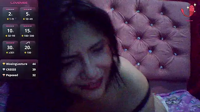 Thania- live cam on StripChat