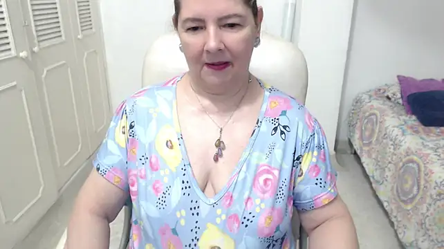 leonela_69 live cam on StripChat