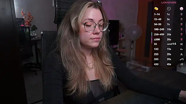 RemyCute live cam on StripChat