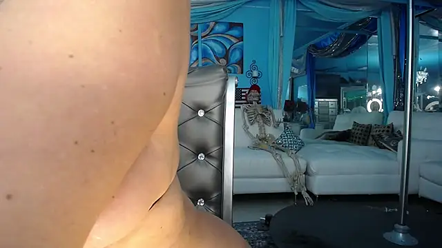 ADRIANNA_FOX
