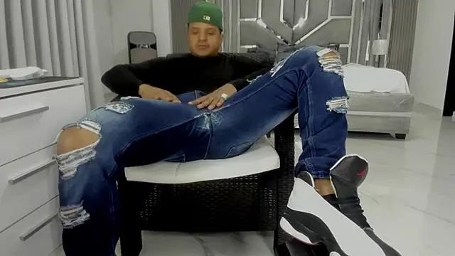 master_leather webcam