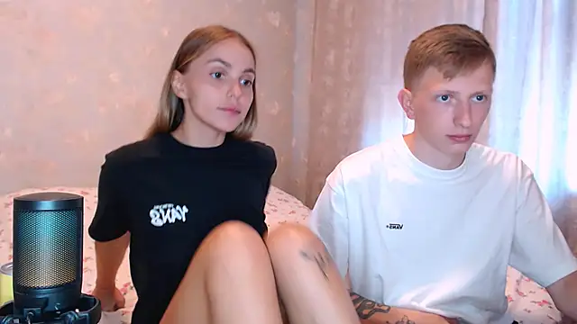 juliaanddima Live Webcam on Stripchat