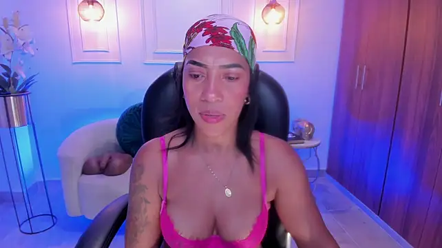 Shantaall_ live cam on StripChat