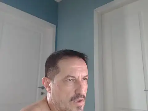 MisterFaithRO live cam on StripChat